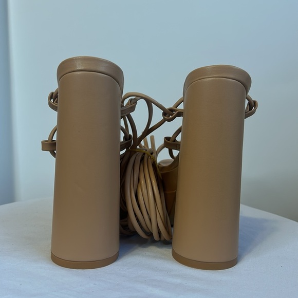 Elegant Tan Platform Heels (G) - Picture 8 of 9